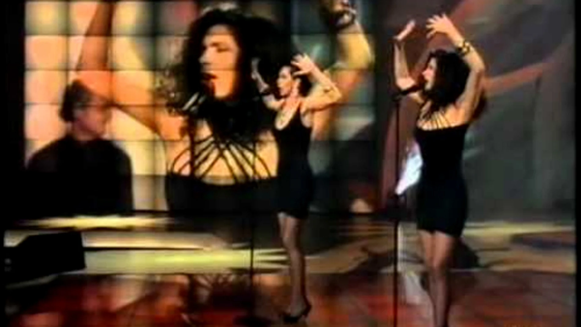 Azúcar Moreno cantan ‘Lo Malo’ en Eurovisión, el hit del momento