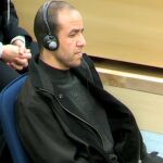 Imagen de televisión del presunto autor intelectual del 11-M, Youssef Belhadj, durante un momento de su declaración en la segunda jornada del juicio por los atentados del 11 de marzo en Madrid