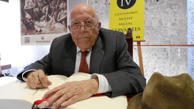 El Premio Cervantes José Jiménez Lozano, momentos antes de abrir las jornadas cervantinas