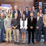 Foto de familia de los ganadores con los rectores Ángel Hermida, Daniel Miguel San José y Alfonso Murillo y con Jorge Sáinz y Pilar Garcés, de Gobierno y Junta