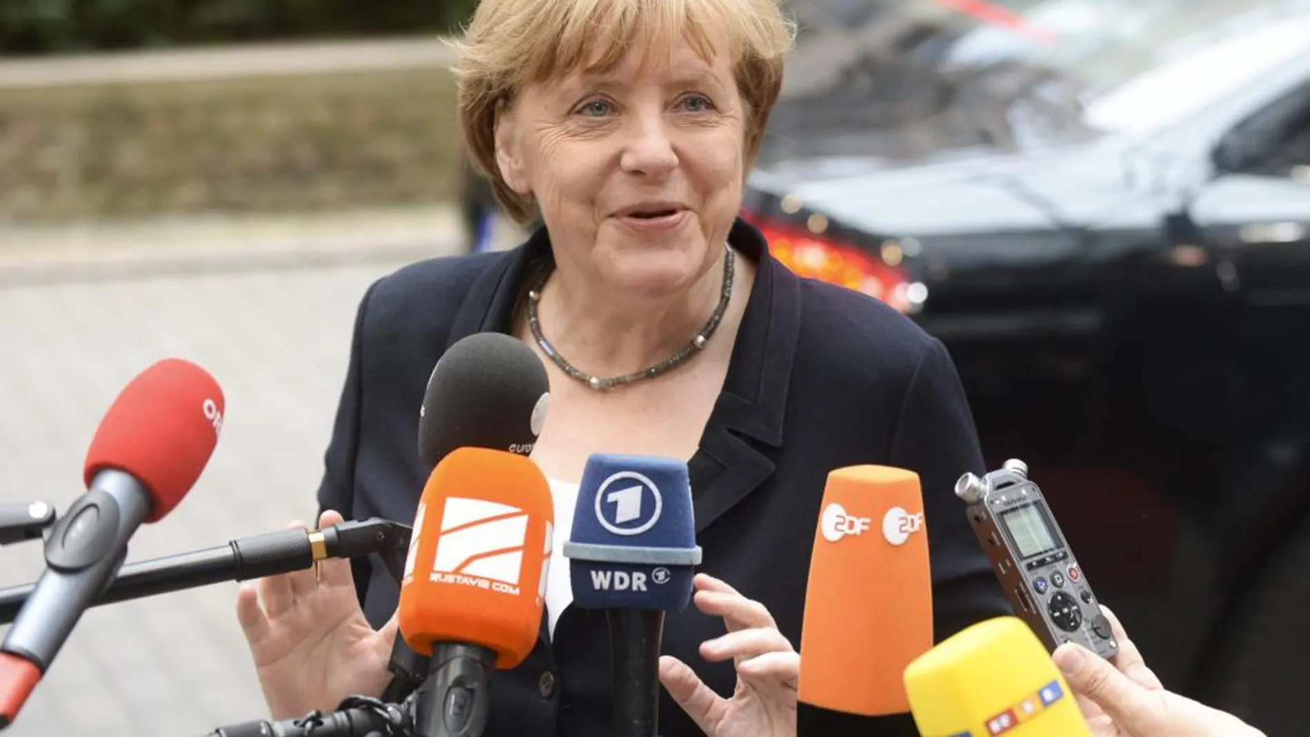Angela Merkel, a su llegada a la cumbre de jefes de Estado y de Gobierno de la zona del euro.
