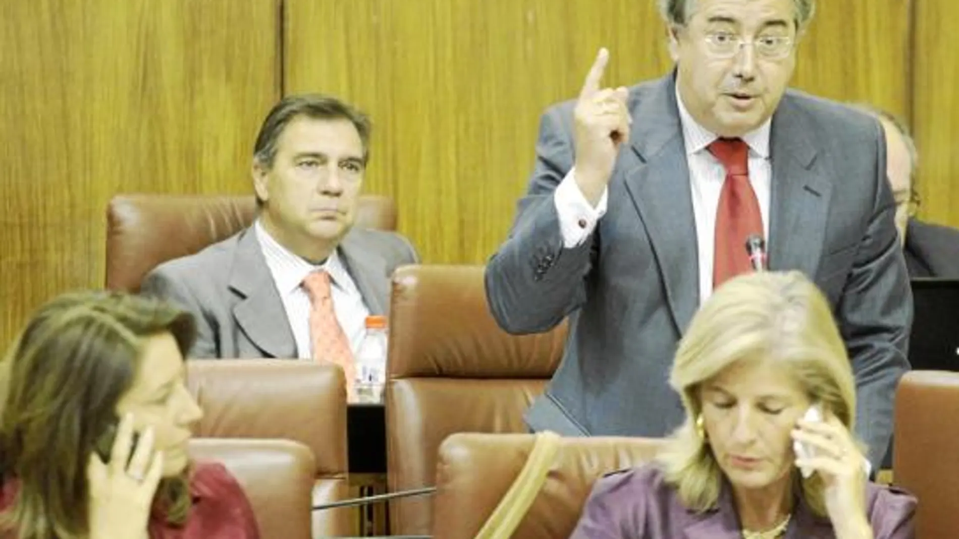 El portavoz municipal del PP y diputado, Juan Ignacio Zoido, durante una de sus intervenciones ayer en el Parlamento andaluz