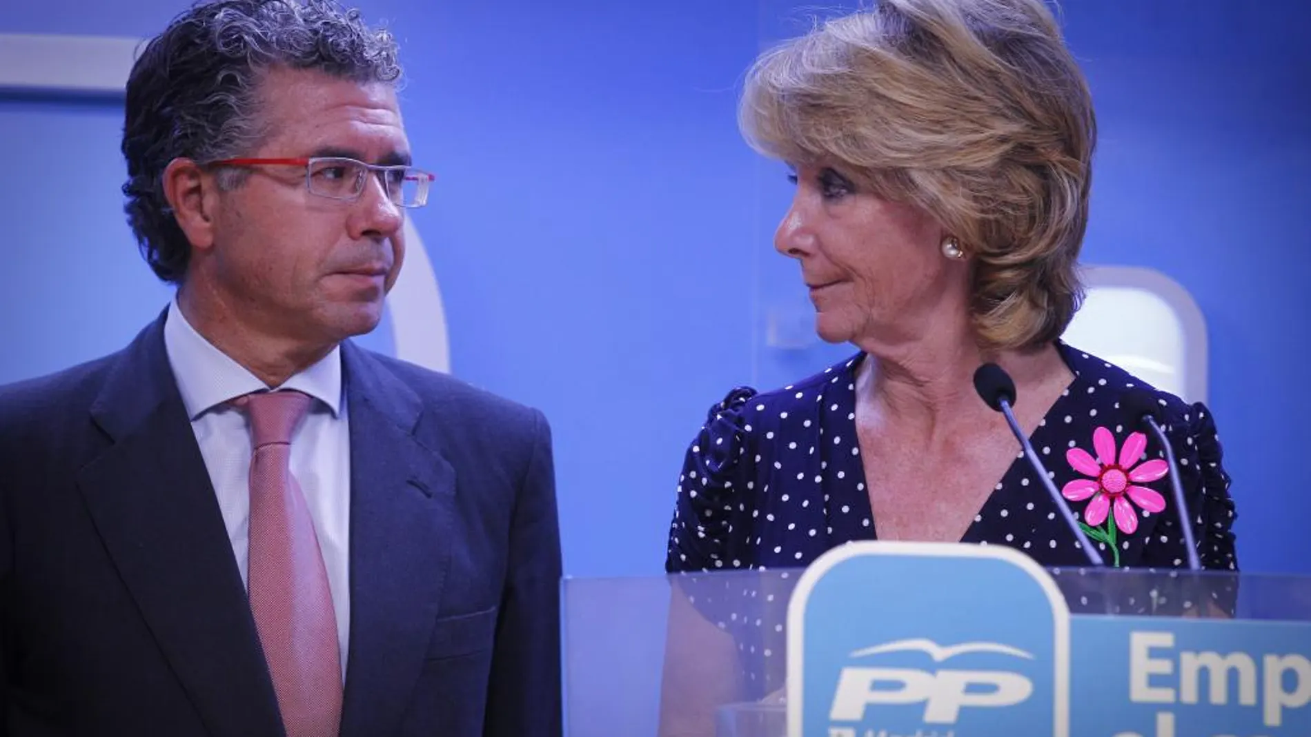 El exconsejero y exsecretario general del PP de Madrid Francisco Granados acompañado de Aguirre