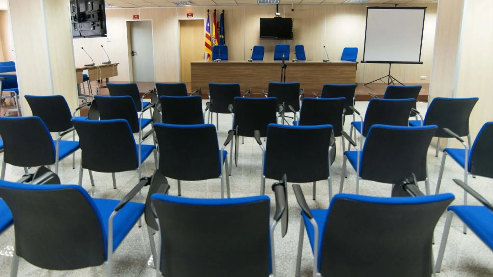 Interior de la sala de la sede de la Escuela Balear de Administración Pública (EBAP) donde a partir del próximo 11 de enero de 2016 tendrá lugar el juicio del caso Nóos