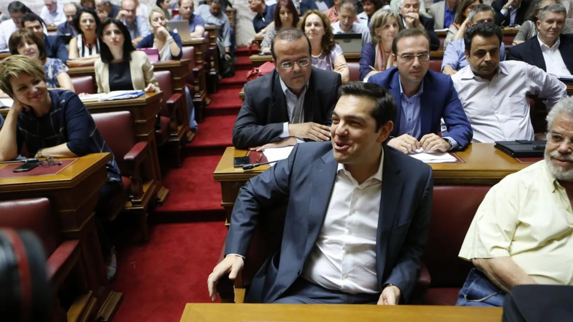 El primer ministro griego Alexis Tsipras con los miembros del Comité Central de SYRIZA