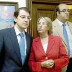 Fernández Mañueco e Isabel Jiménez, tras el encuentro que mantuvieron