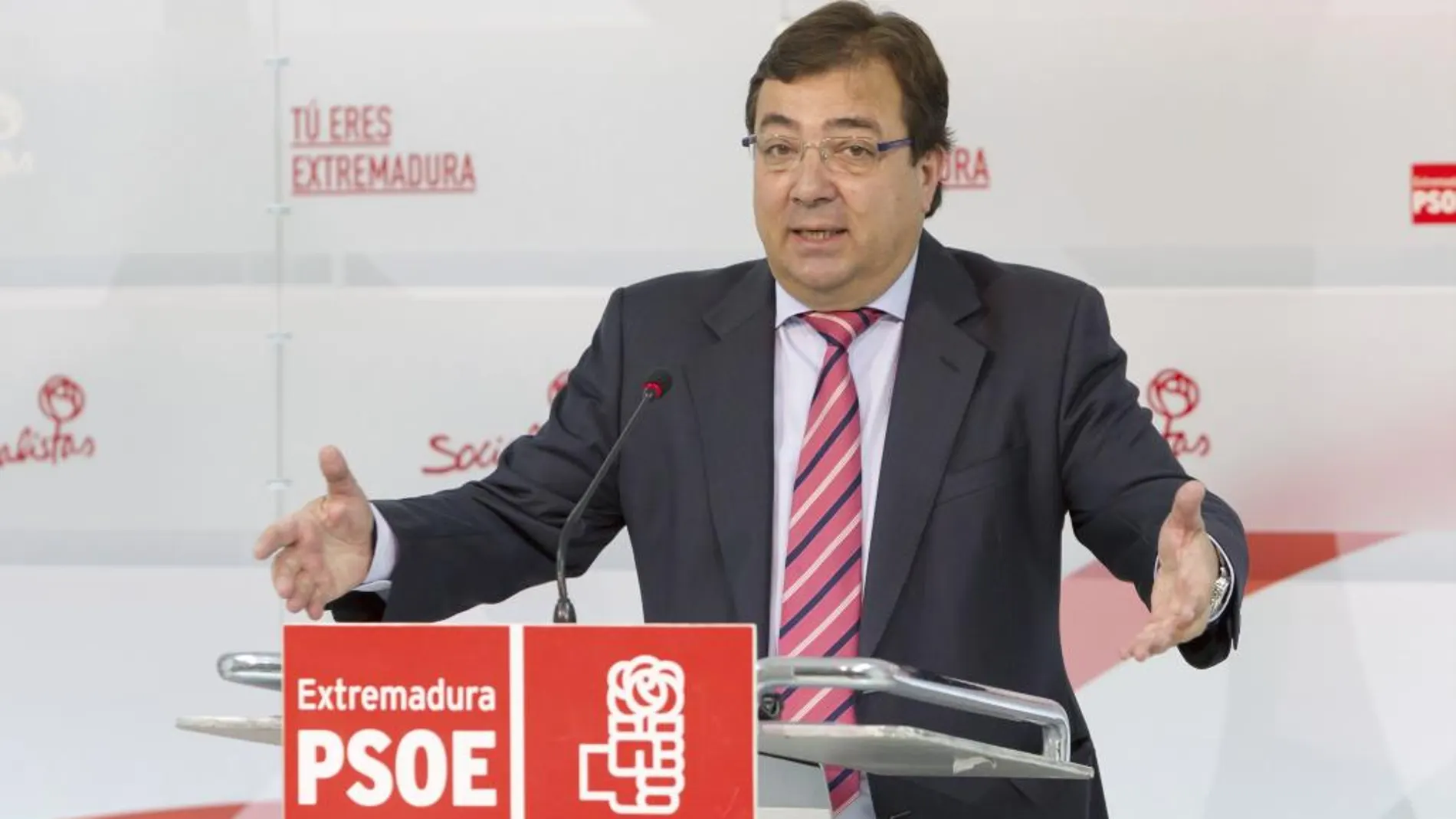 Guillermo Fernández Vara, durante la rueda de prensa que ha ofrecido para analizar los resultados electorales.