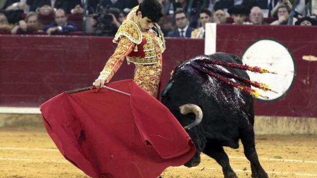 Derechazo de López Simón, en imagen de archivo