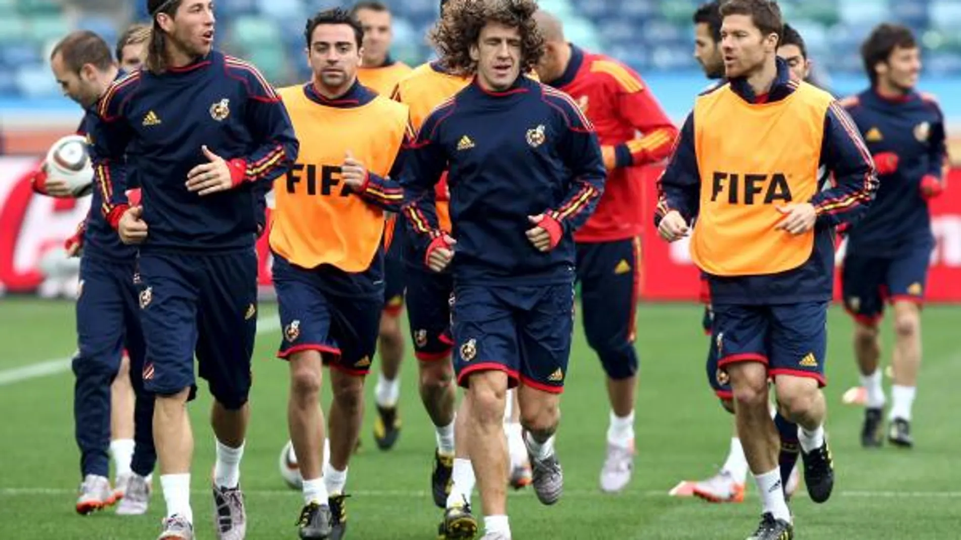 Los jugadores españoles, durante el entrenamiento de ayer, en Durban