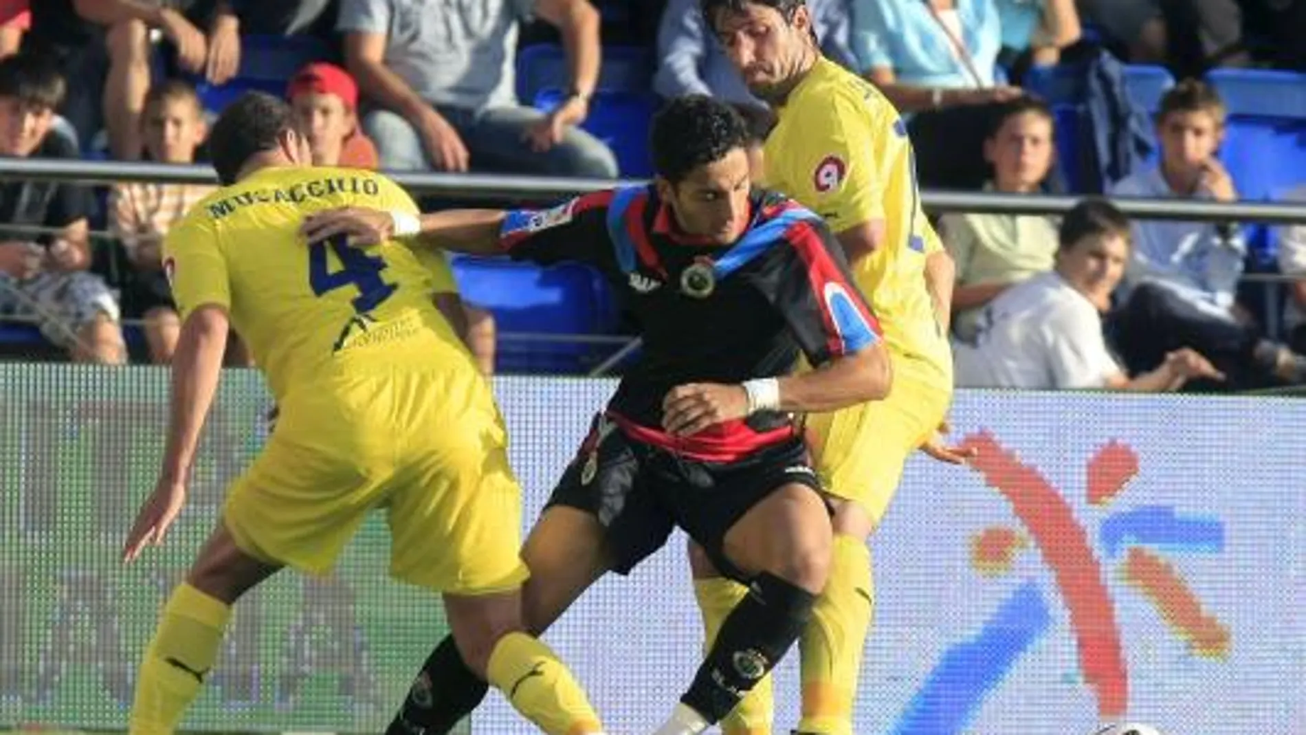 El Villarreal gana al Racing con la pegada de sus delanteros (2-0)