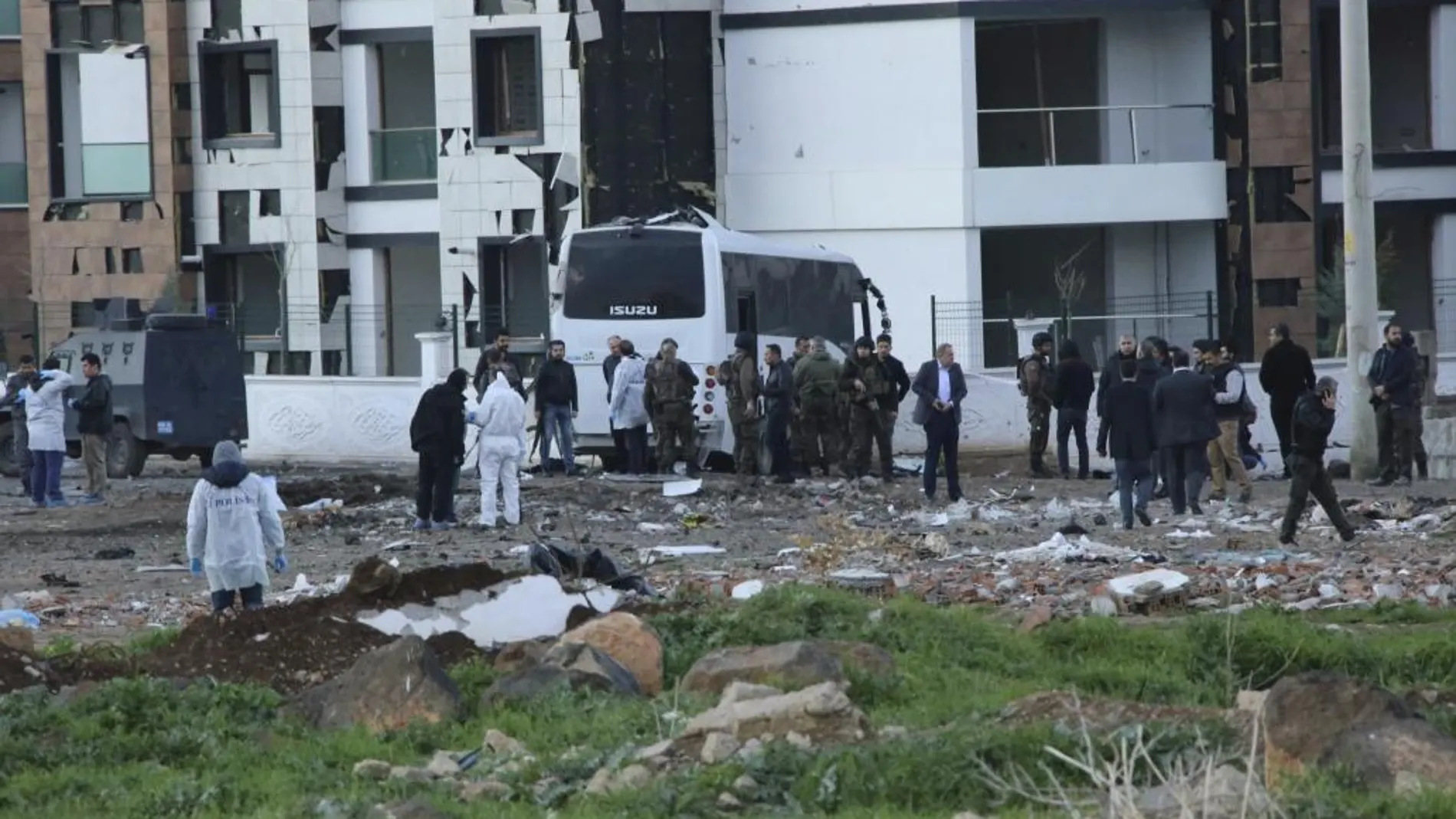 La policía acordona la estación de autobuses de Diyarbakir, en el sureste de Turquía