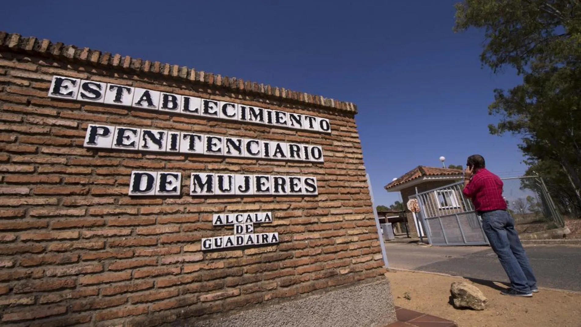 Puerta del Centro Penitenciario de mujeres de Alcalá de Guadaíra (Sevilla)