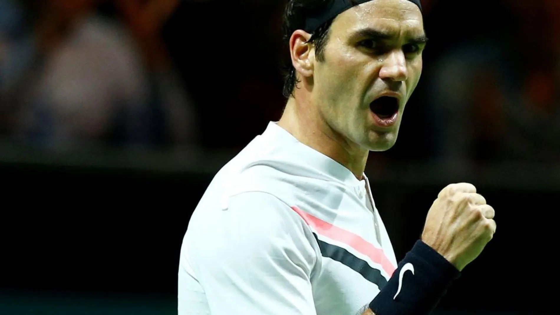 Roger Federer durante el partido contra el holandés Robin Haase. REUTERS/Michael Kooren