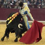 Natural de Alejandro Talavante a su segundo toro, un sobrero de Puerto de San Lorenzo