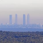 Vista de la capa de contaminación que cubría ayer la ciudad de Madrid a pesar de que se activó el nivel de alerta 1