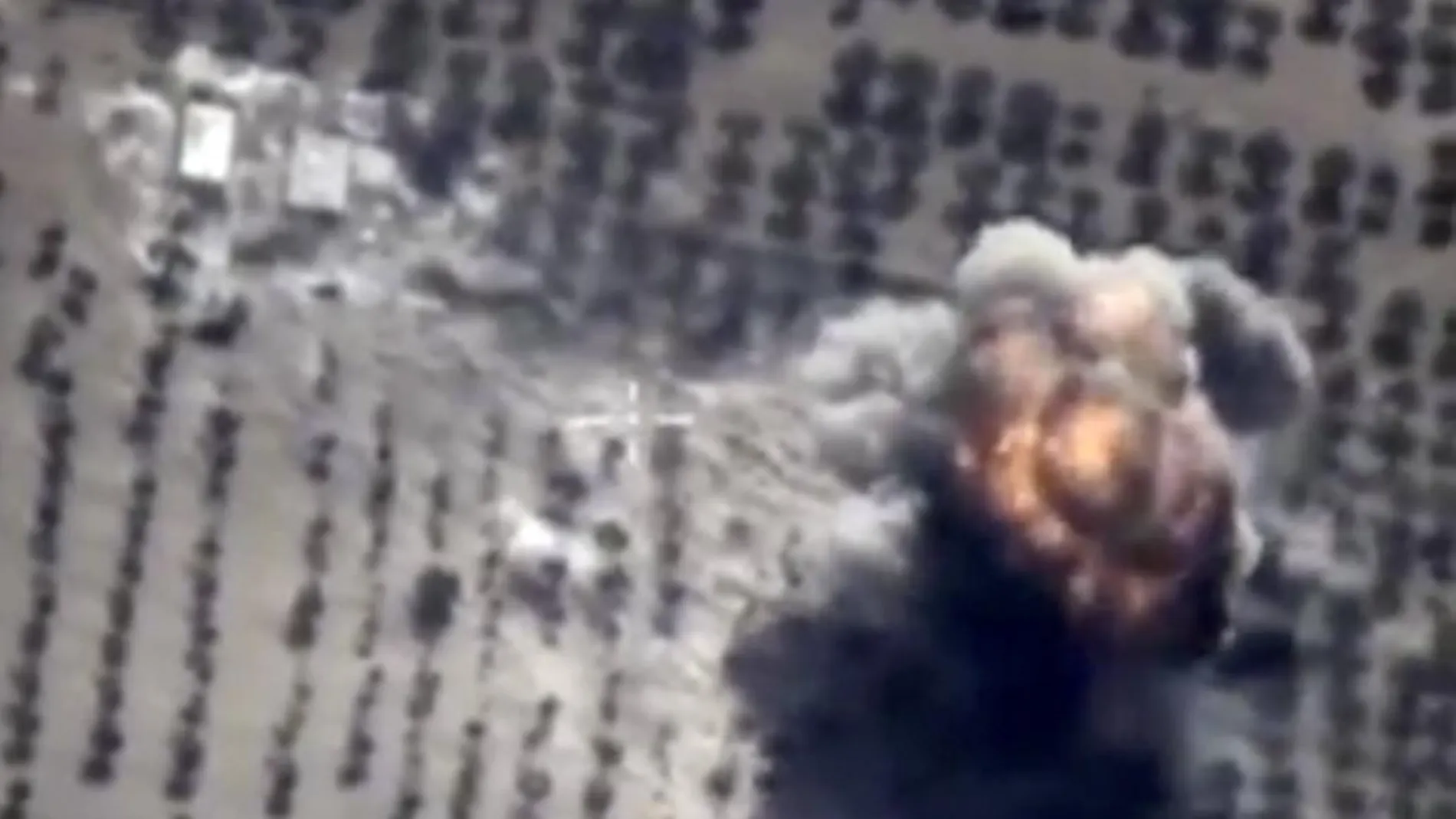 Imagen de uno de los ataques aéreos rusos en Siria, tomada hoy, 16 de octubre.