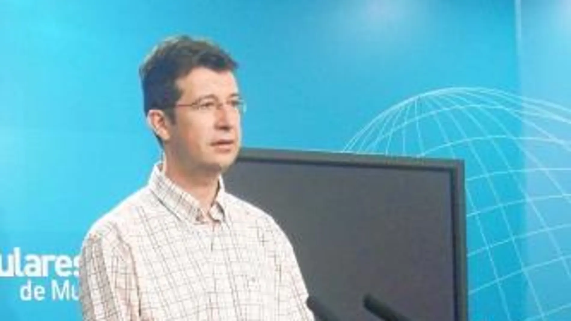 Ruiz acusa a ZP de «escaso valor de palabra»