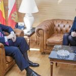 Un instante de la reunión entre José Luis Concepción y Alicia García, ayer en Burgos