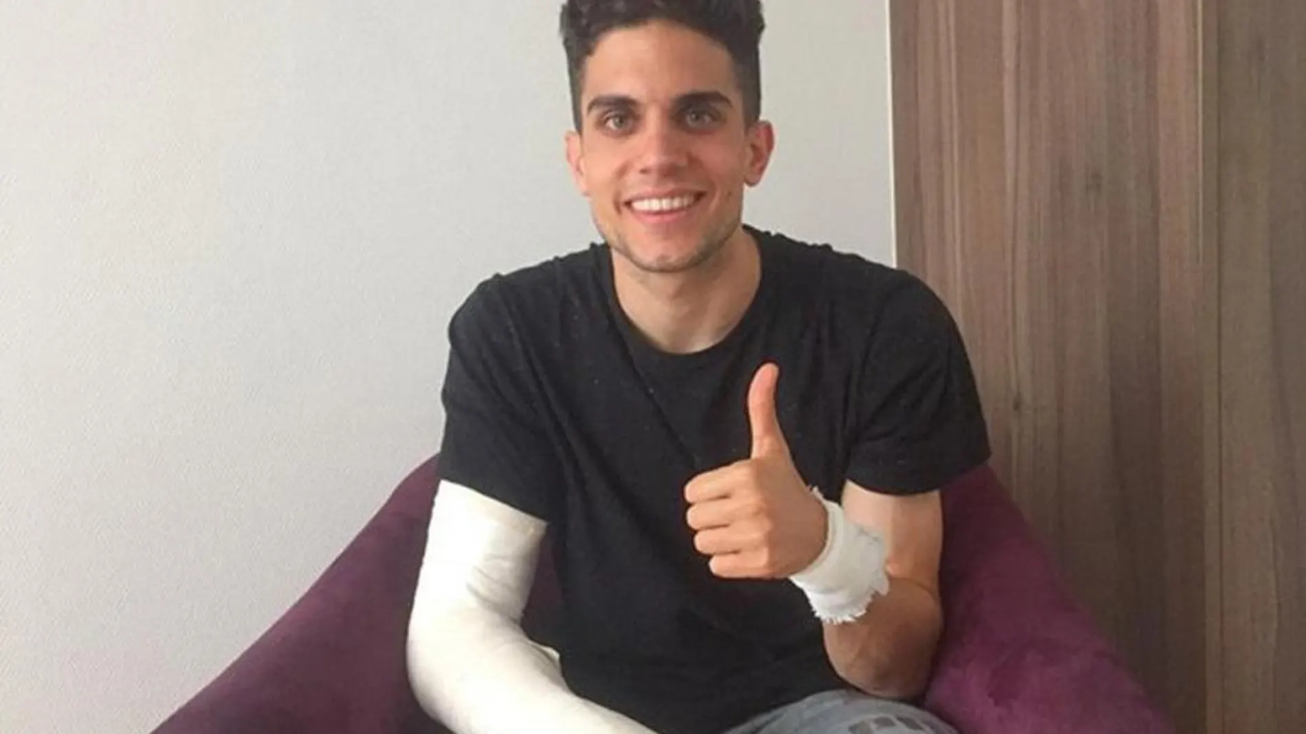 El jugador español del Borussia Dortmund tras ser operado