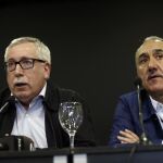 Los secretarios generales de CCOO y UGT, Ignacio Fernández Toxo (i) y Pepe Álvarez