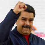 Nicolas Maduro levanta el puño durante en Caracas el pasado lunes.