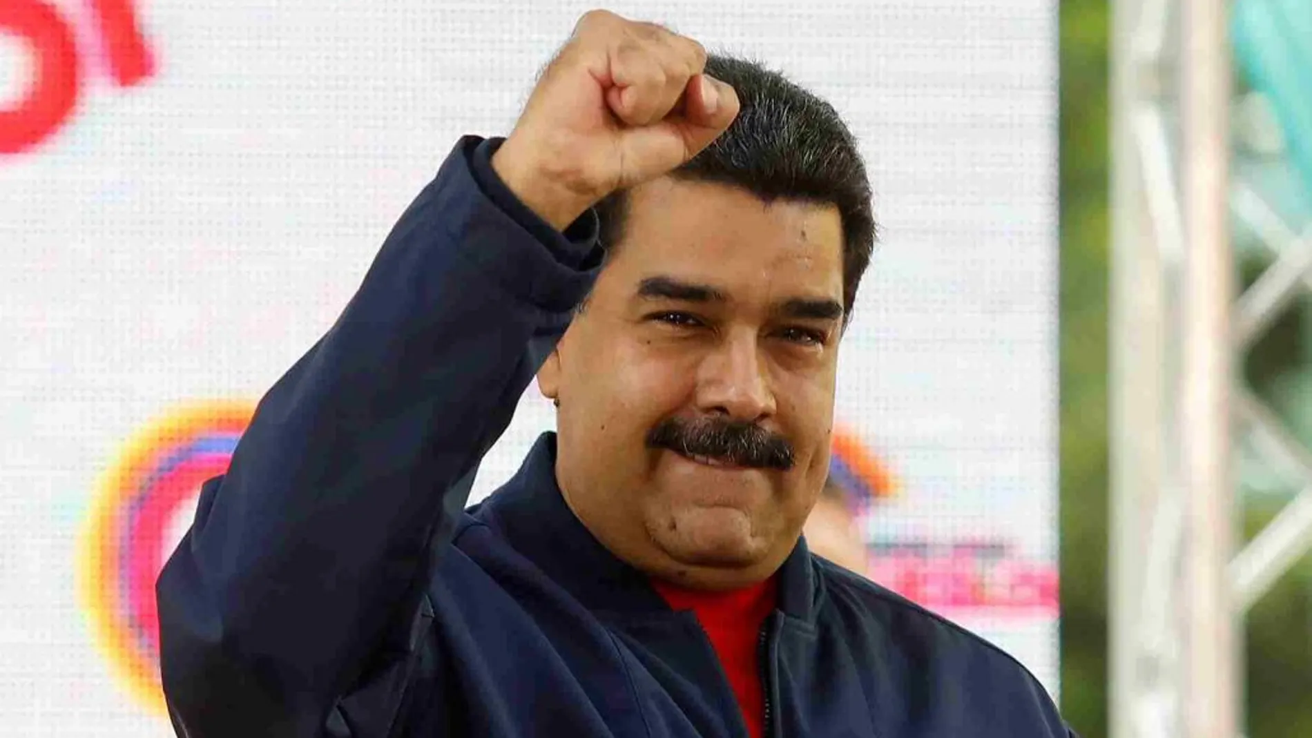 Nicolas Maduro levanta el puño durante en Caracas el pasado lunes.