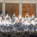 Sir Simon Rattle y la Orquesta de Londres cautivó al público congregado en el Palacio de Carlos V de Granada