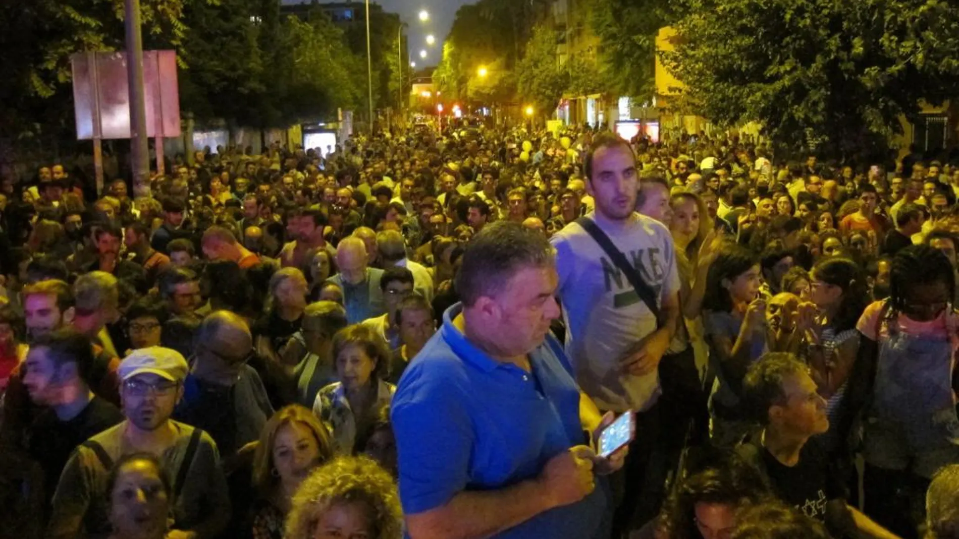 Los manifestantes se dirigieron desde el paso a nivel de Santiago el Mayor al Ayuntamiento