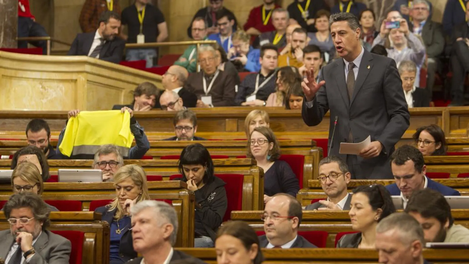 El líder de los populares catalanes, Xavier García-Albiol, durante la sesión de control en el Parlament.