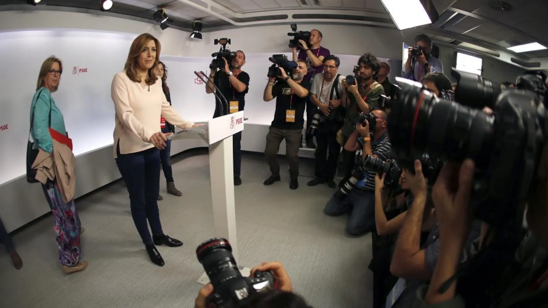 SUSANA DÍAZ, en la sede socialista de Madrid, tras conocer que había perdido las primarias