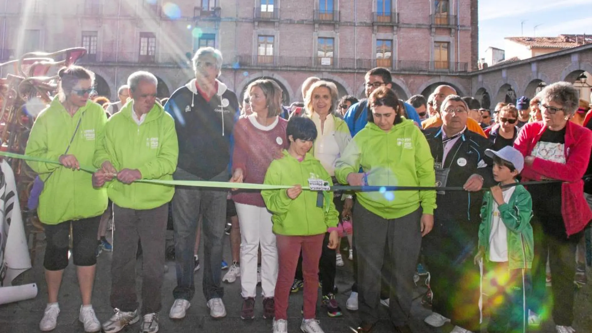 Alicia García se sumó a la marcha solidaria de Pronisa en Ávila