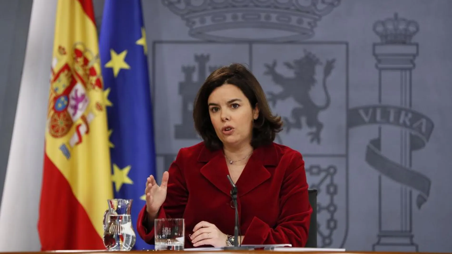 La vicepresidenta del Gobierno en funciones, Soraya Sáenz de Santamaría, durante la rueda de prensa que ha ofrecido hoy tras la reunión del Consejo de Ministros