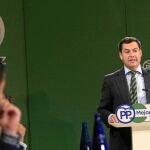El presidente del PP-A, Juanma Moreno, se reunió ayer en Sevilla con la Federación de Empresarios de Hostelería