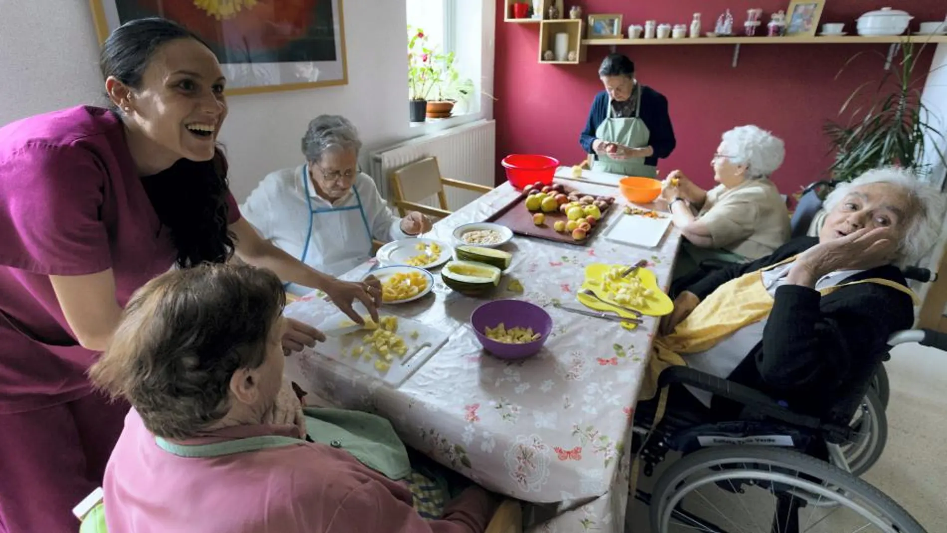 El programa «En mi casa» de la Junta apoya el desarrollo personal de los mayores y está implantado en muchas residencias, como esta de «Los Royales», en Soria