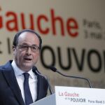 El presidente francés, el socialista François Hollande, pronuncia su discurso durante la conferencia "la izquierda y el poder"en la Fundación Jean-Jaurès de París