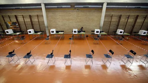 Preparativos para la consulta ilegal que la Generalitat de Cataluña llevó a cabo el 9 de noviembre de 2014