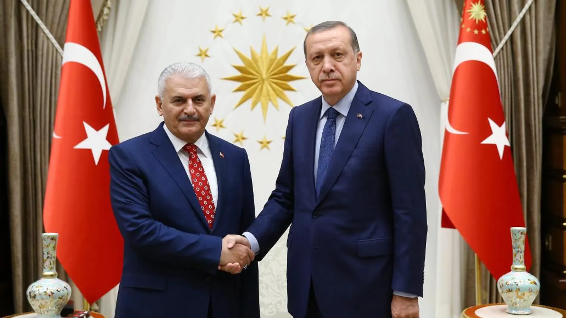 Recep Tayyip Erdogan saluda Binali Yildirim