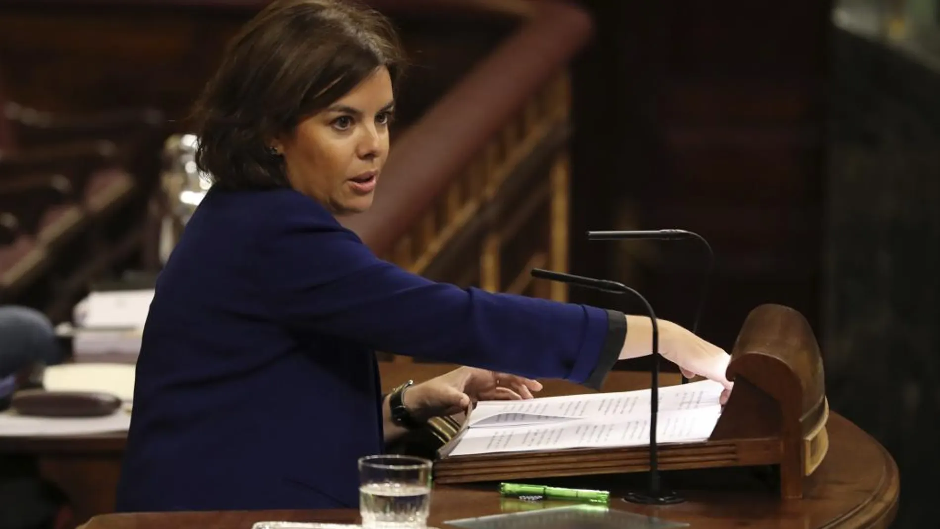 La vicepresidenta del Gobierno, Soraya Sáenz de Santamaría, durante su intervención en la segunda sesión que celebra el pleno del Congreso