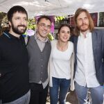 El cofundador de Podemos Juan Carlos Monedero ayer con Irene Montero, Juan Manuel del Olmo y Pablo Fernández