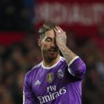 El defensa del Real Madrid Sergio Ramos se lamenta tras marcar en propia puerta