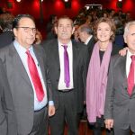 Jesús Julio Carnero y la ministra Isabel Tejerina con los cuatro alcaldes homenajeados con motivo del Día de la Provincia de Valladolid que se celebró en el Teatro Zorrilla de la capital vallisoletana