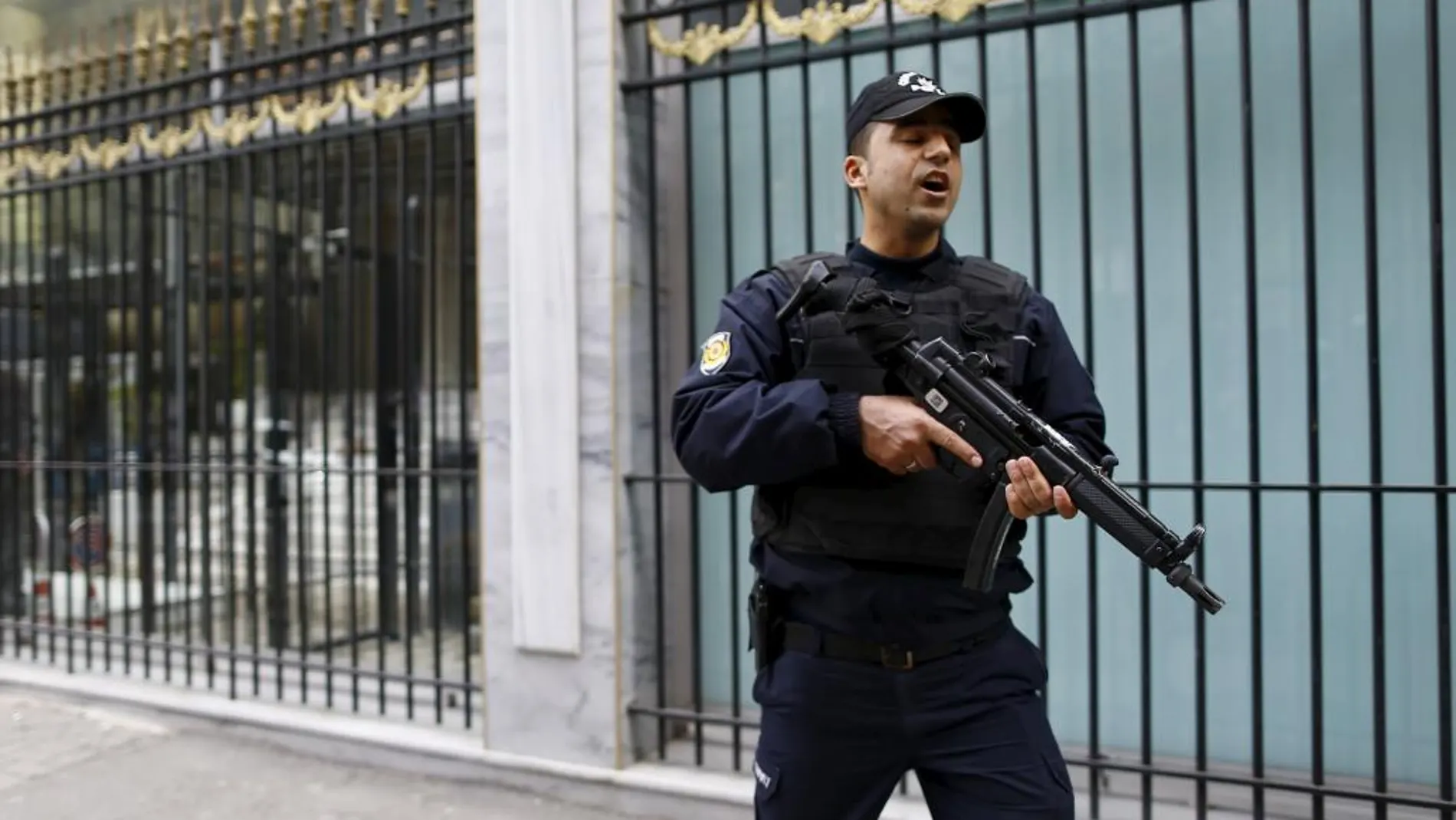 Un policía turco en el centro de Estambul.