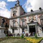 El jardín floral de la Plaza de la Villa, junto a la estatua de Álvaro de Bazán, tendrá un nuevo sistema de riego