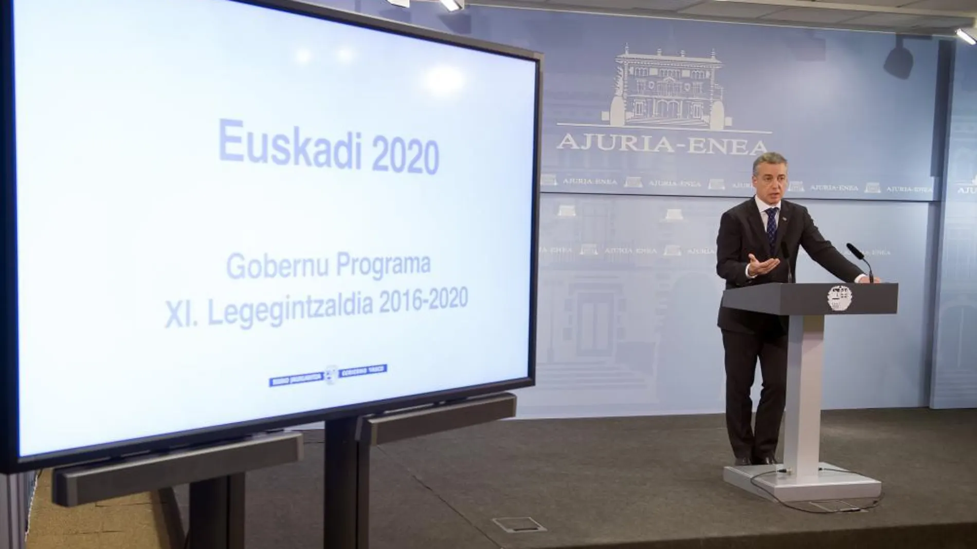 El lehendakari, Iñigo Urkullu, durante la presentación hoy en Vitoria del programa de gobierno «Euskadi 2020» para esta legislatura