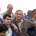 El periodista y aventurero Miguel de la Quadra-Salcedo junto a varios participantes de la ruta Quetzal en una de sus expediciones