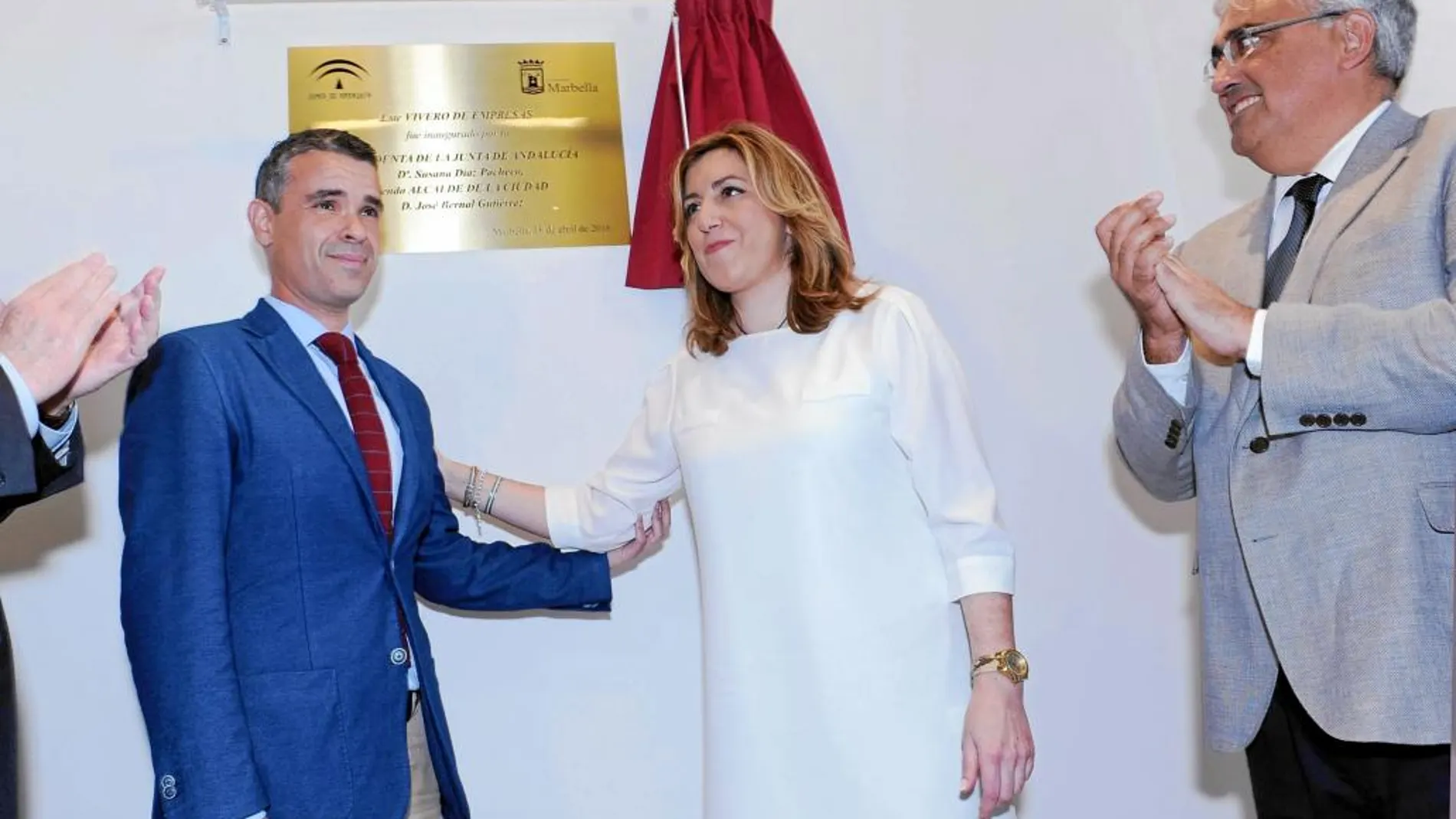 Susana Díaz y Antonio Ramírez de Arellano, a la derecha, inauguraron ayer un vivero de empresas en Marbella
