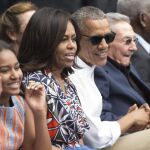 El presidente de Estados Unidos, Barack Obama (c), y su mujer Michelle Obama, y el presidente cubano, Raúl Castro (2d), observan el partido de béisbol disputado entre el equipo de Cuba y los Rayos de Tampa Bay