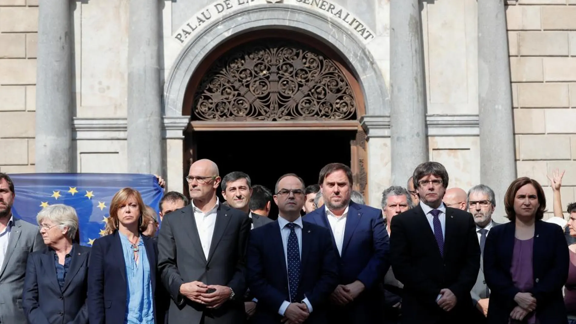 Miembros del Govern protestan junto a Ada Colau por la detención de los "Jordis"