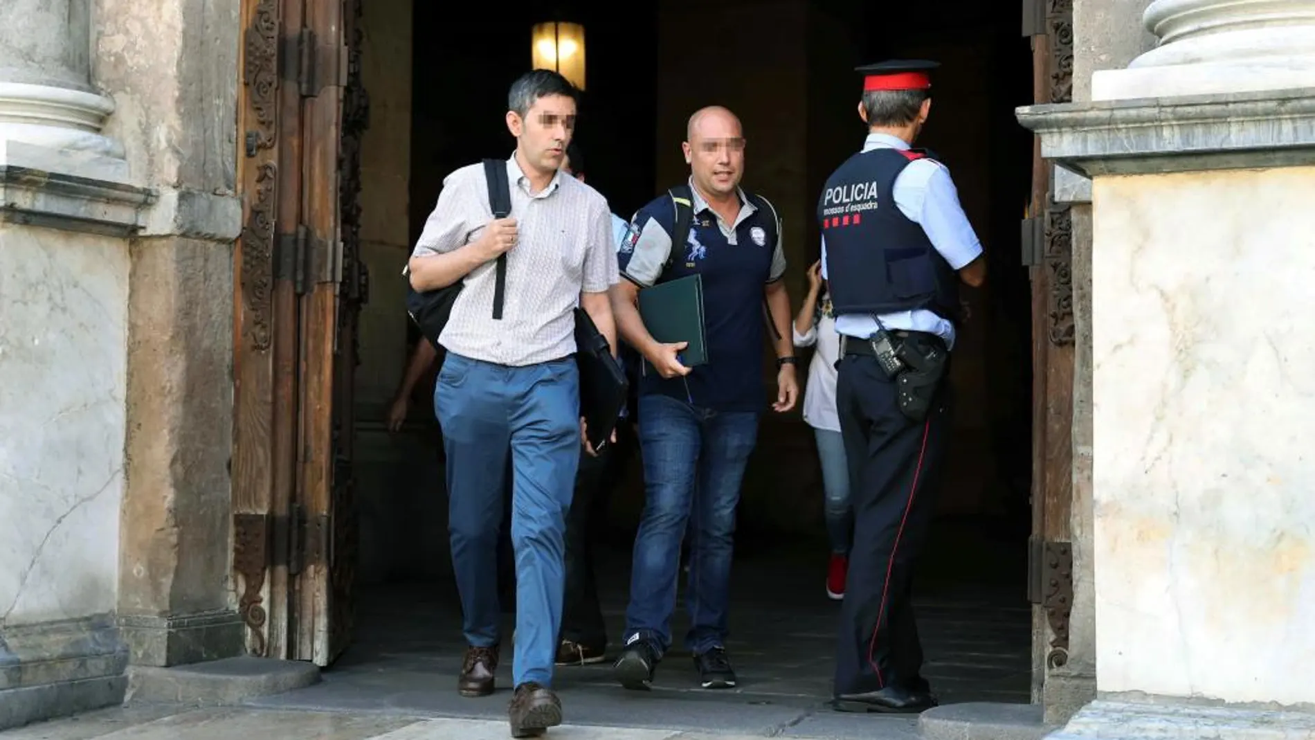 Agentes de la Guardia Civil salen del Palau de la Generalitat el pasado 20 de julio