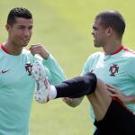 Cristiano y Pepe en un momento del entrenamiento